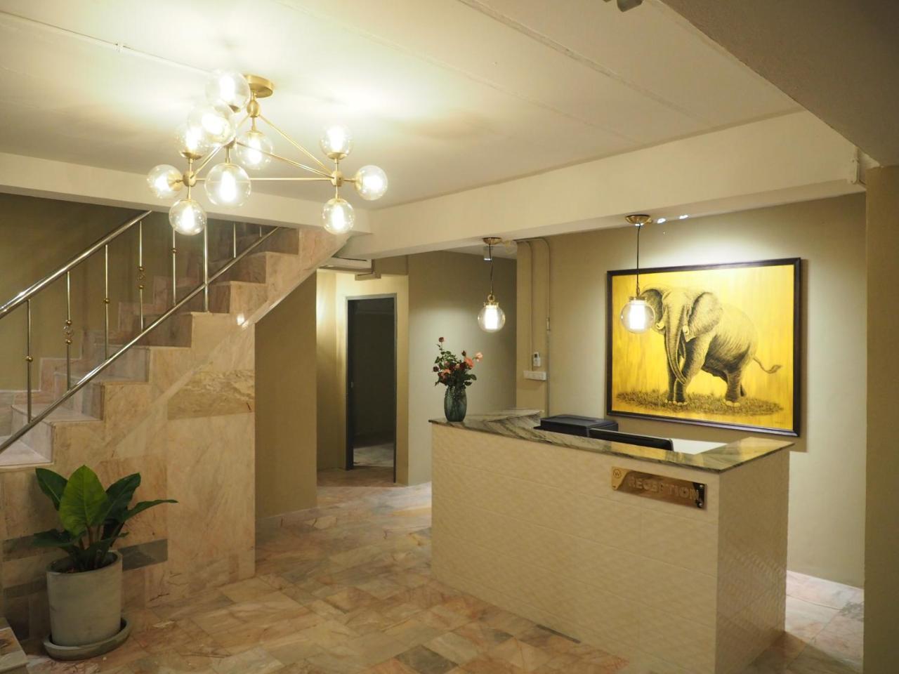 Warila Hotel Szamutprakan Kültér fotó