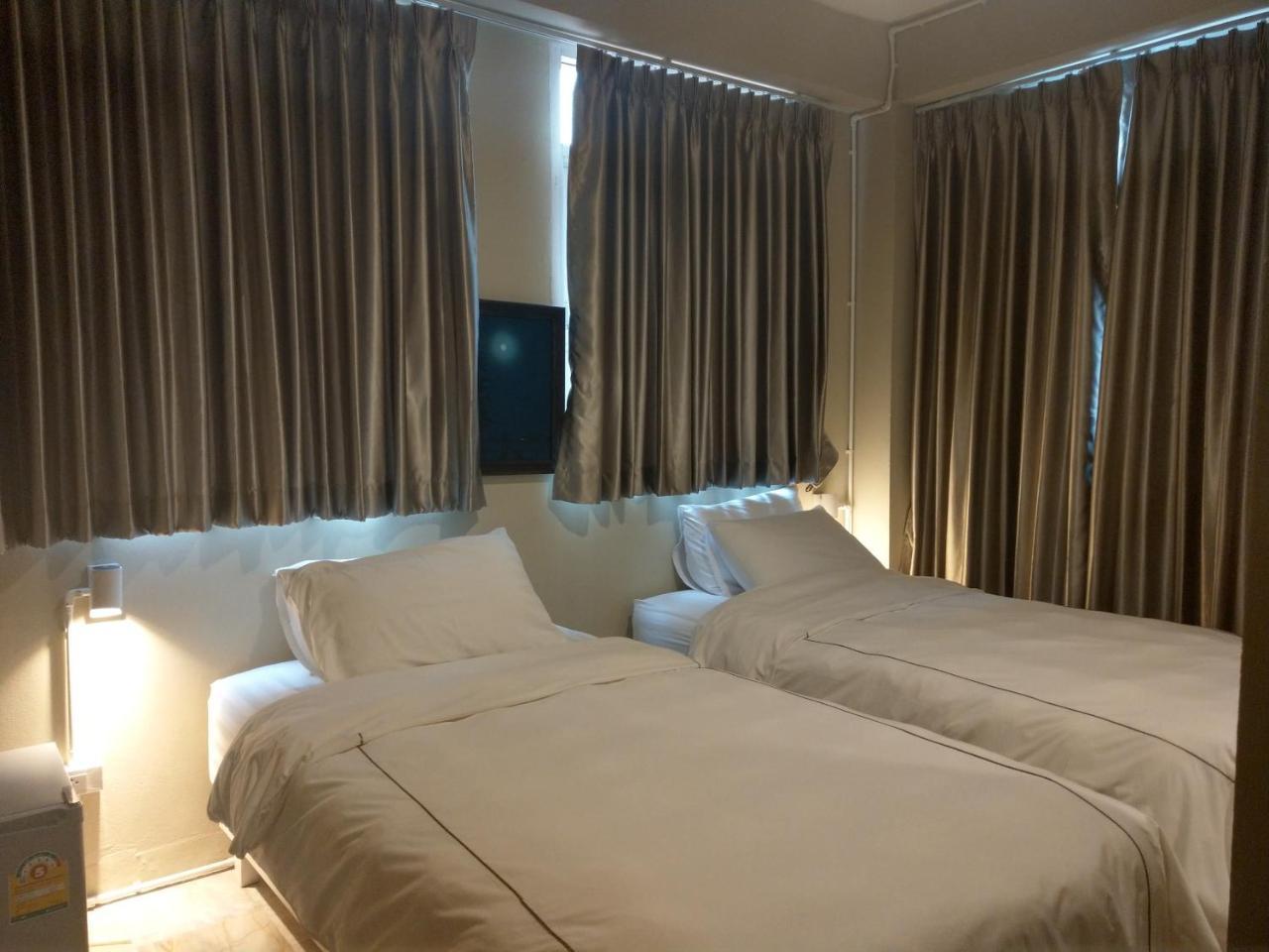Warila Hotel Szamutprakan Kültér fotó