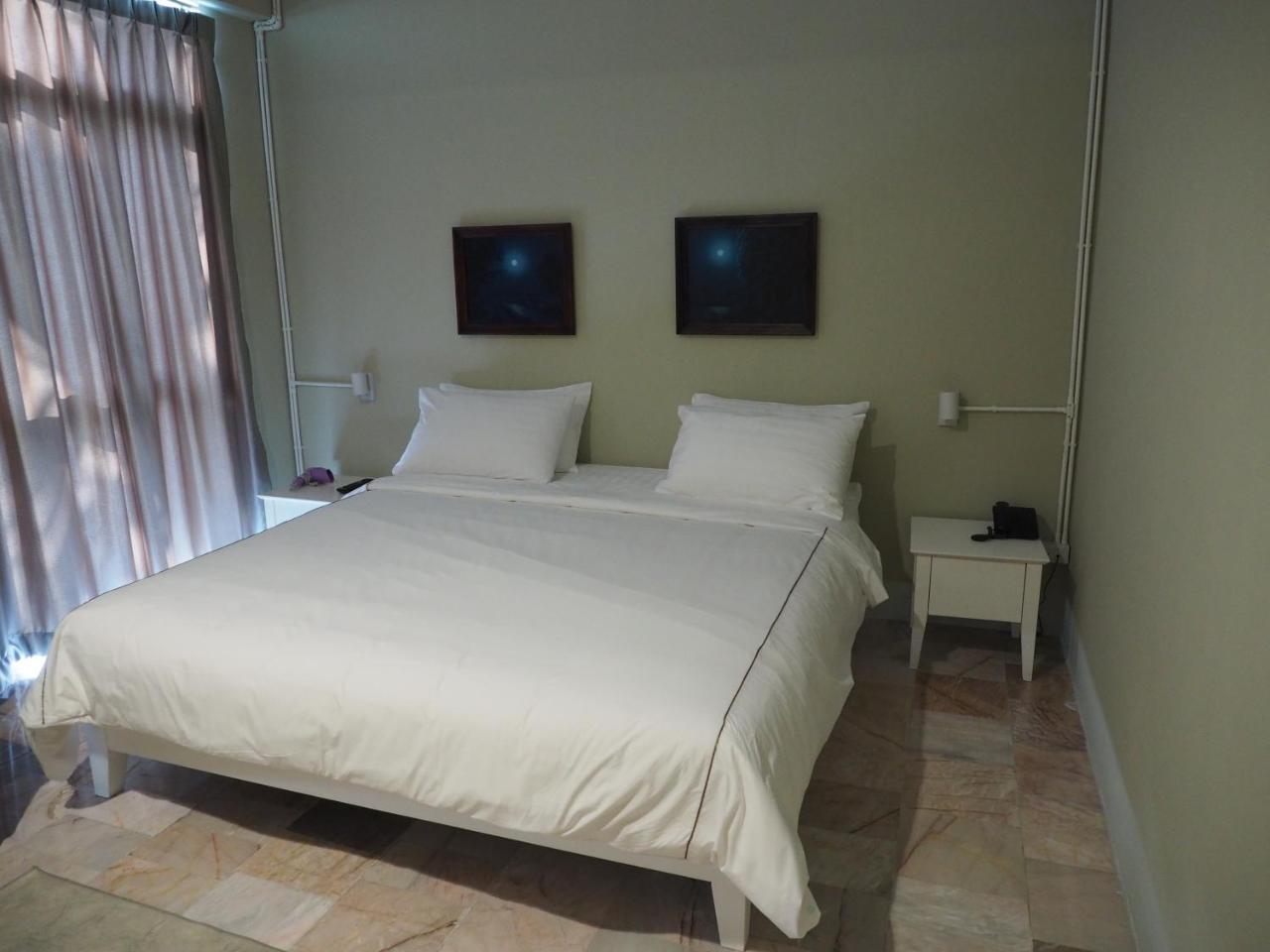 Warila Hotel Szamutprakan Kültér fotó