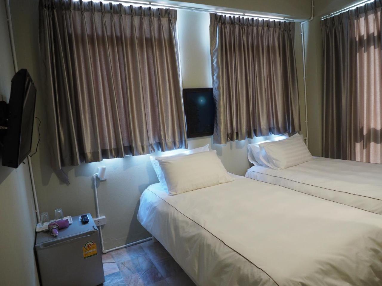 Warila Hotel Szamutprakan Kültér fotó